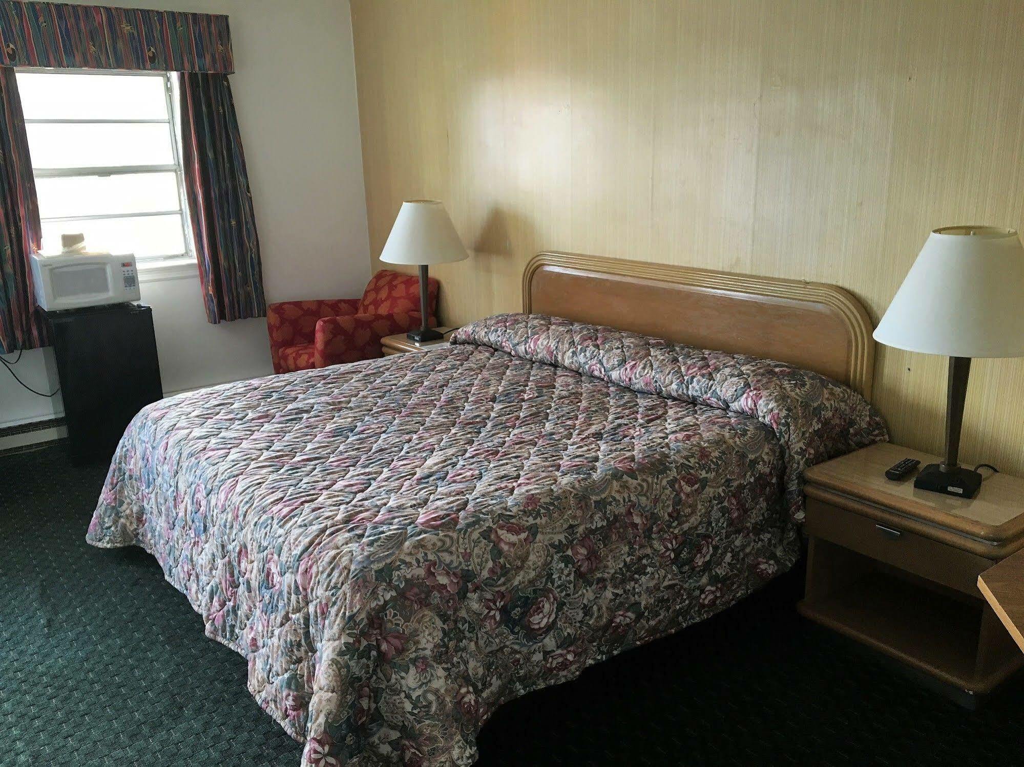 Travel Inn Martinsville Exterior foto