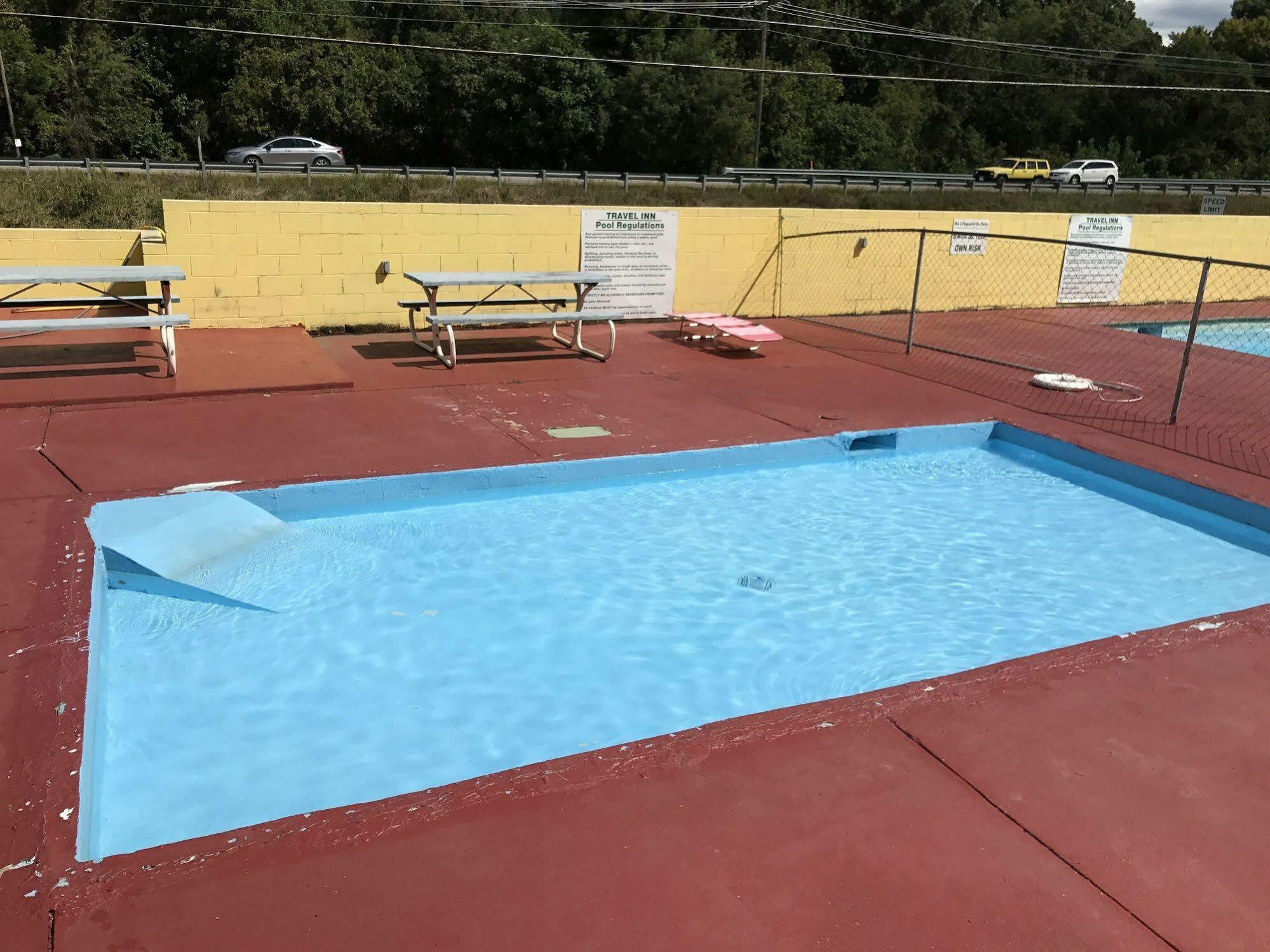 Travel Inn Martinsville Exterior foto